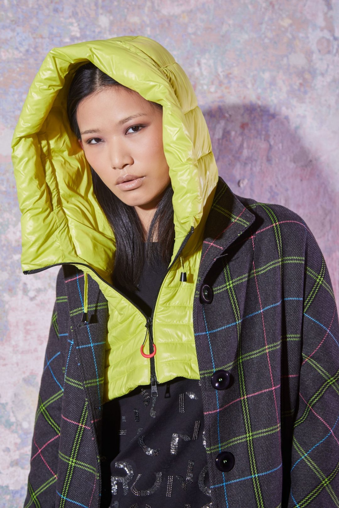 scaldacollo con capuccio in nylon imbottito