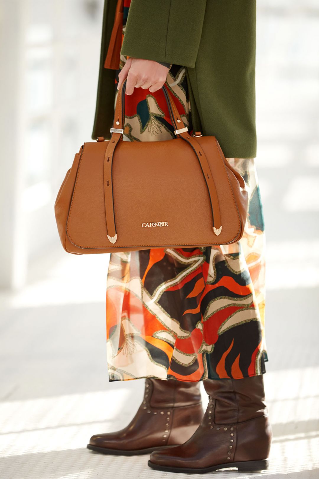 cartella ampia con pattina