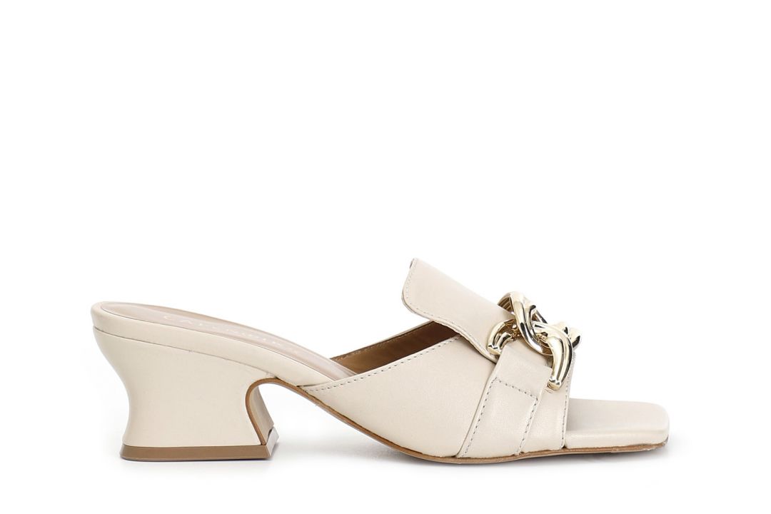 ciabatte in pelle con catena burro