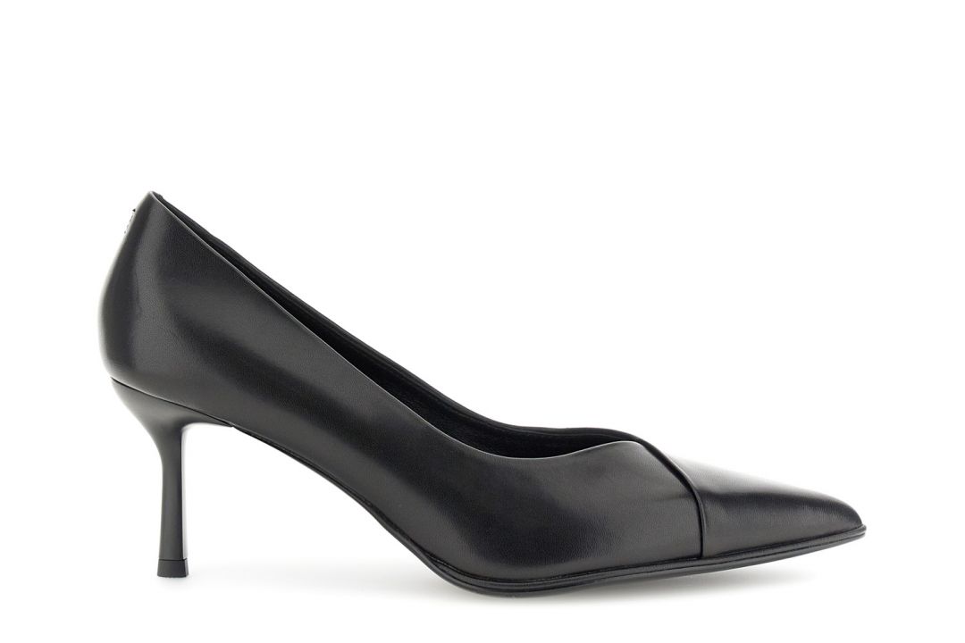 décolleté in nappa con taglio asimmetrico nero