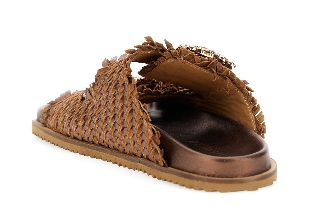 Ciabatte in pelle scamosciata e laminata con fibbie gioiello bronzo — vista 2