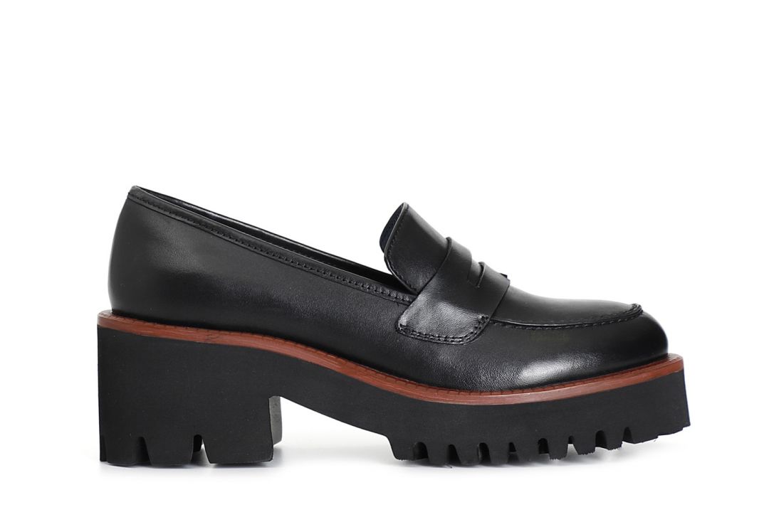 CafèNoir — Mocassino da donna in pelle con suola nera e guardolo colorato nero/rosso