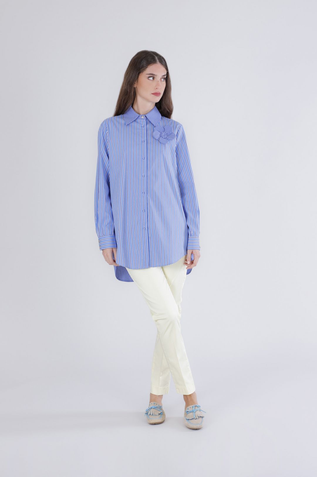 CafèNoir — Camicia rigata con fiore applicato rigato celeste
