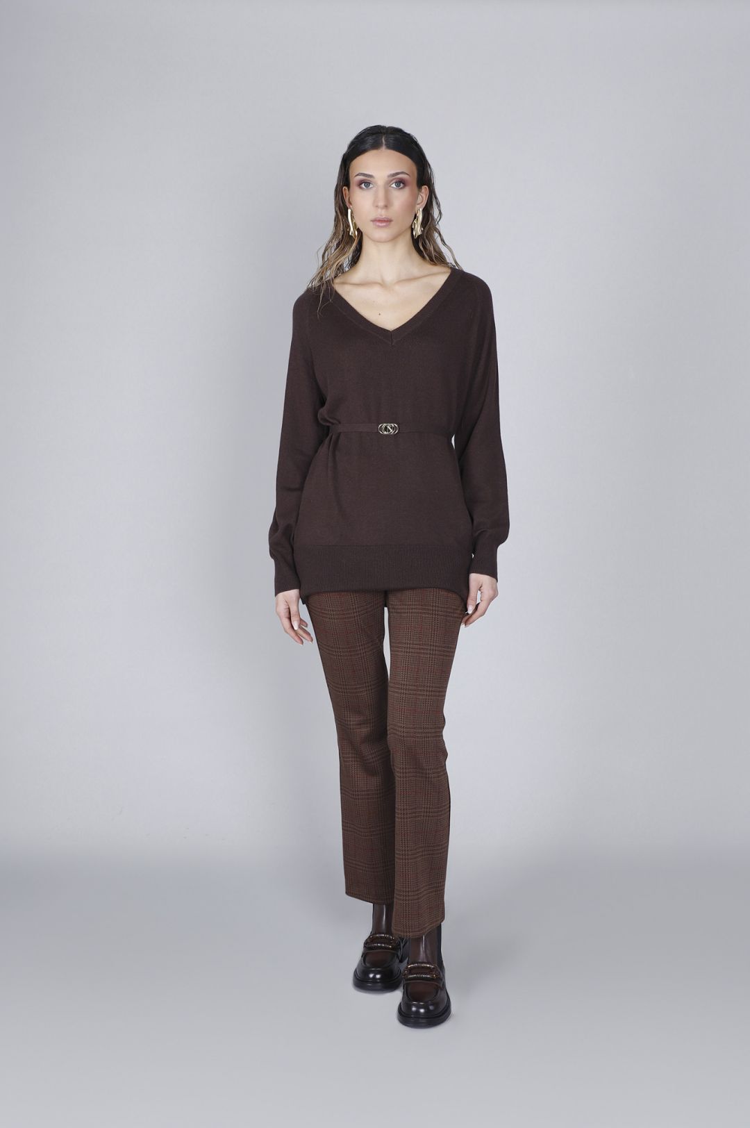 CafèNoir — Maglia collo a "v" con cintura testa di moro